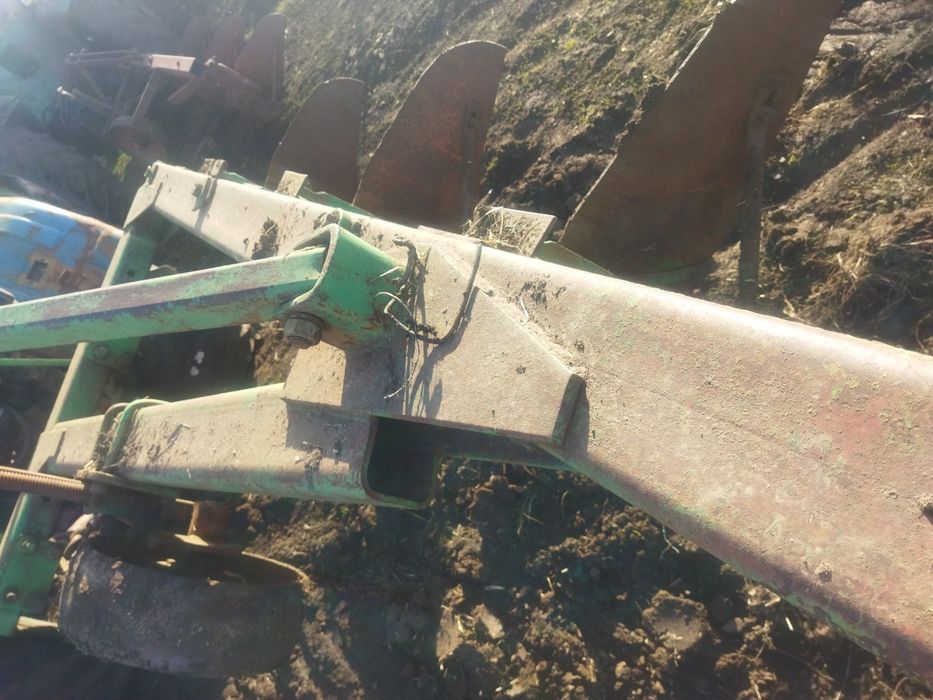Продам плуг плн 5-35