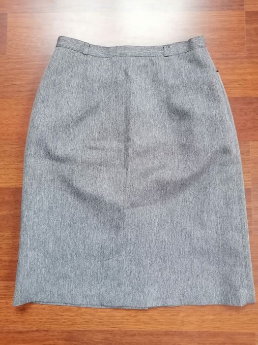 Rozm. 36, Szara spódnica do kolan