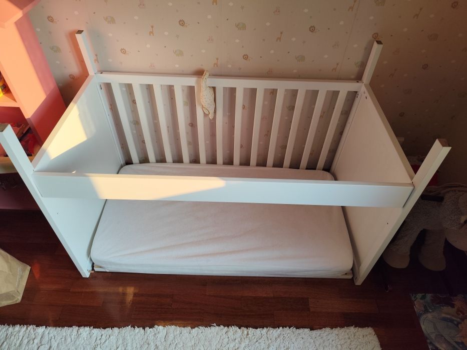 SUNDVIK
Berço, branco, 60x120 cm
e
JÄTTETRÖTT
Colchão molas ensacadas p/berço, branco, 60x120x11 cm