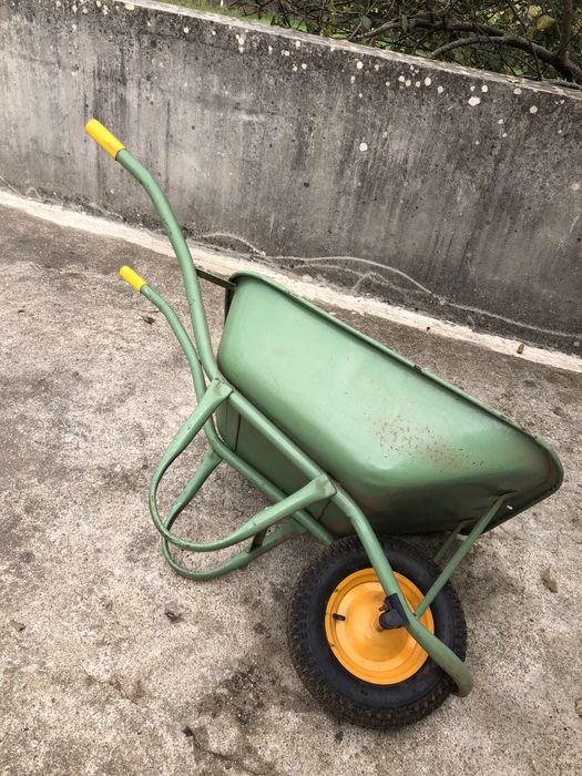 Carro de.  Mao antigo.  Novo
