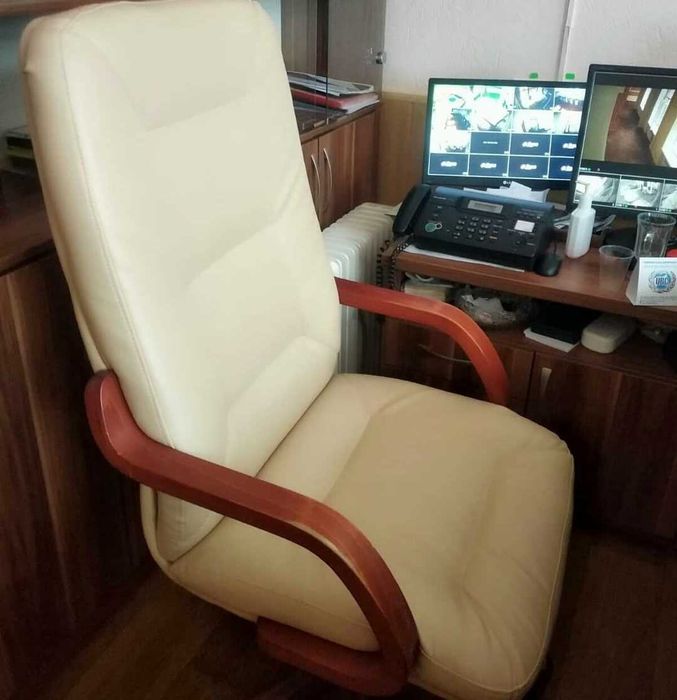 Перетяжка комп'ютерних та офісних крісел у Львові