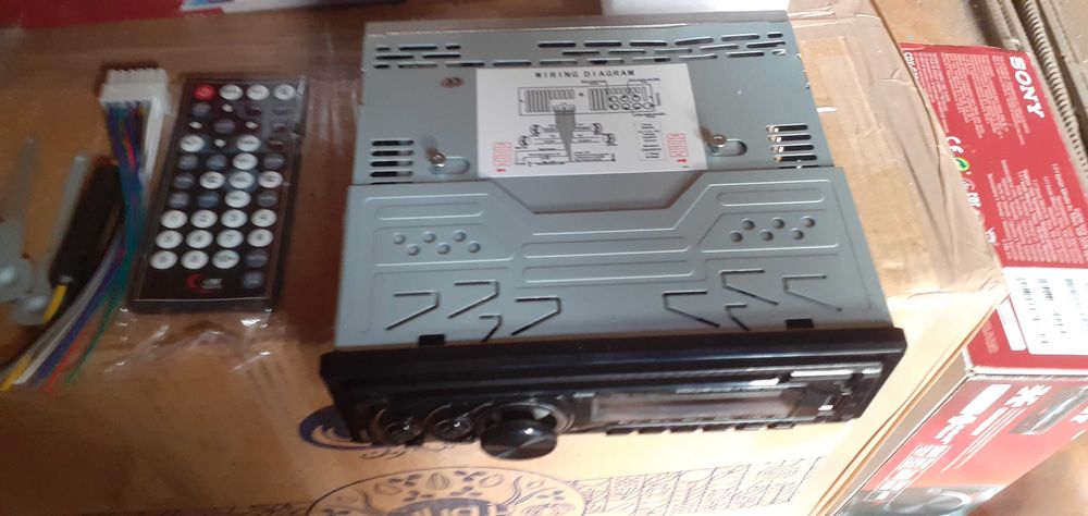 Автомагнитола  4 по 50 ватт.