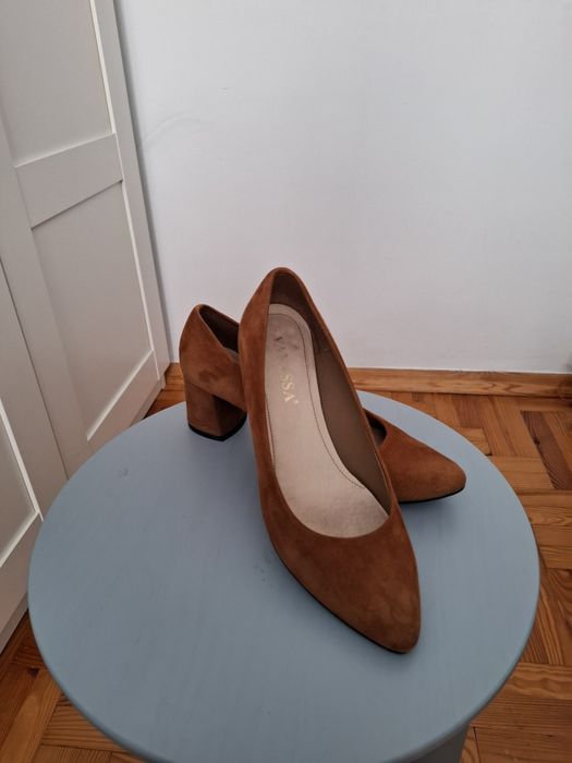 Czółenka zamszowe rozm.37