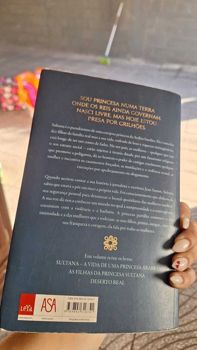 Livro: “A Vida Secreta das Princesas Árabes"