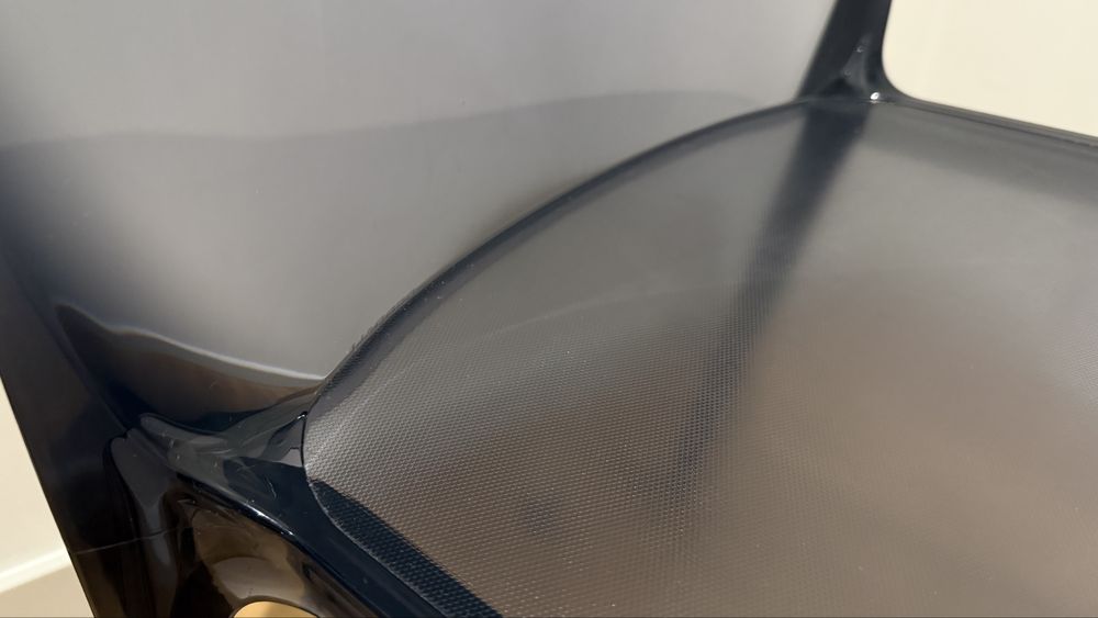 8 cadeiras transparentes em acrílico fumado