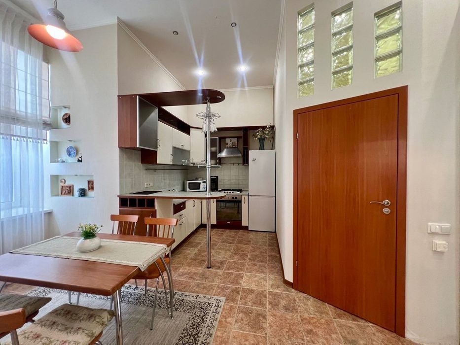 Знижка 40% на вечір Центр метро Хрещатик  Люкс Подобово Лютеранська 7