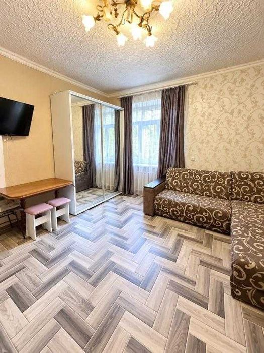 Продается 2к квартира с кап. ремонтом в р-не метро Тракторный з-д