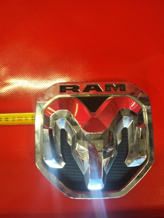 Znaczek Emblemat Logo Tylnej Klapy Ram V 1500
