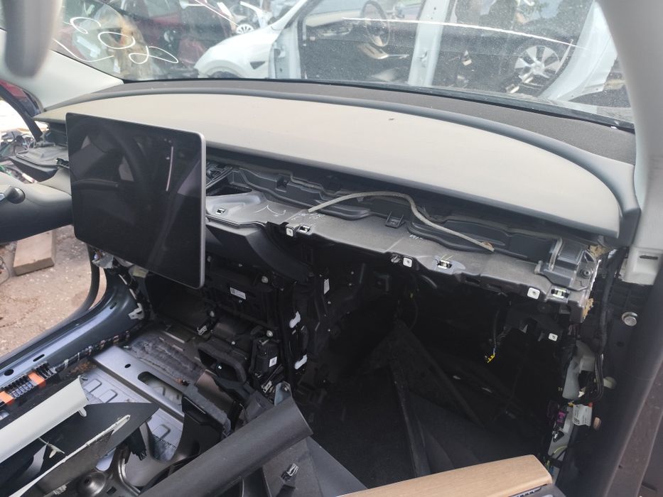 Торпеда з подушкою Tesla model Y 3/ б/у оригінал без дефектів Тесла модель У 3