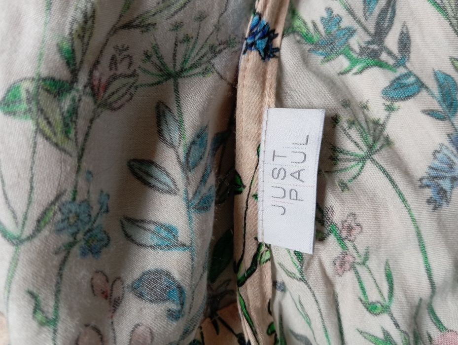 Sukienka w łąkowe kwiaty