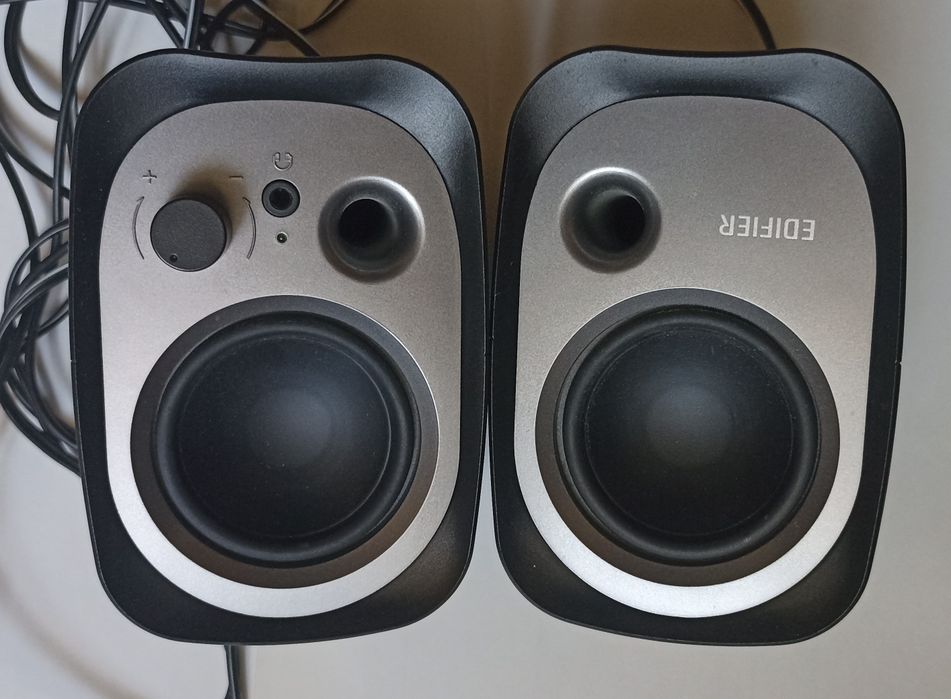 Продам б/у акустическую систему EDIFIER R12U Black в отл. состоянии.