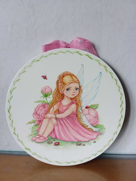 Картина круглая в детскую "Фея с пионами"