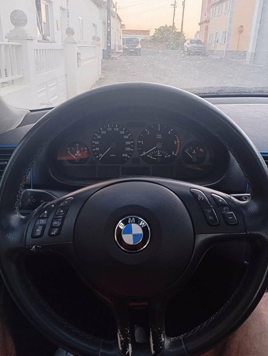 Para peças BMW 320D 150cv. Reservado