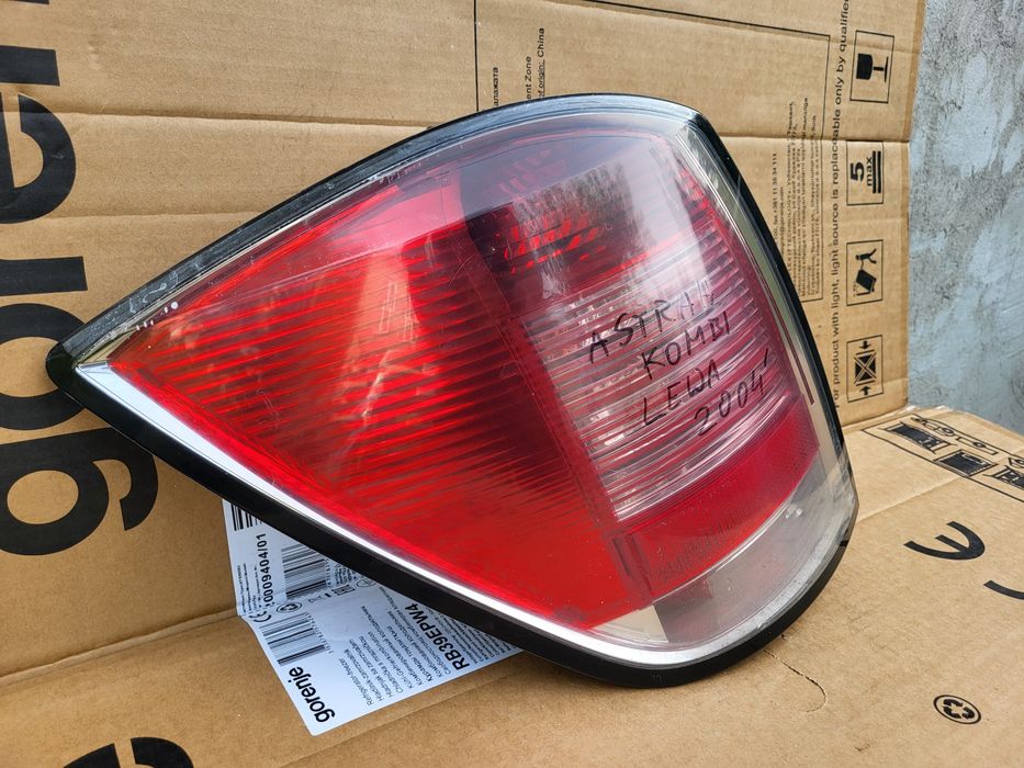 Lampa Lewa Tylna Lewy Tył Opel Astra H Kombi 2004 1.9 CDTi