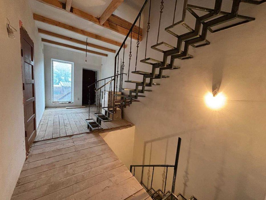 Продаж приміщення 600м². Яремче. Центр. Комунікації. Опалення. Бізнес