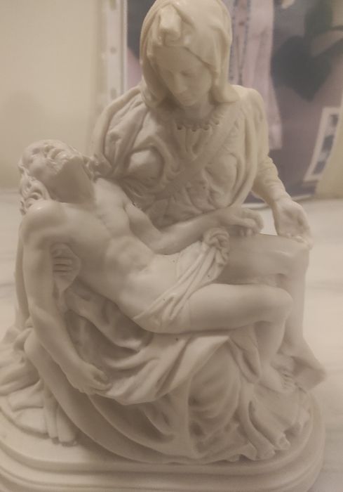 Vendo Estatueta Resina Religiosa