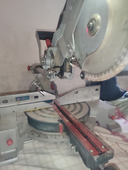 Bosch GCM 18V-216 Professional.