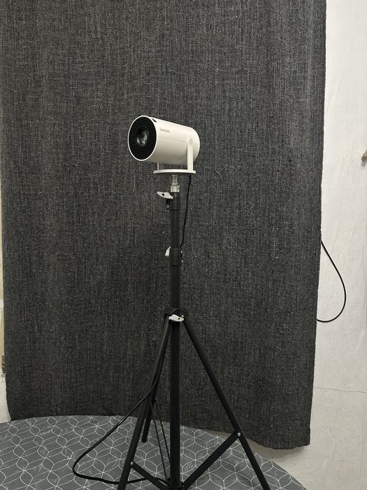 Проєктор Magcubic HY300 зі штативом, Wi-Fi, Bluetooth, Android