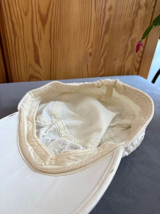 Jasna chłopięca czapka z daszkiem