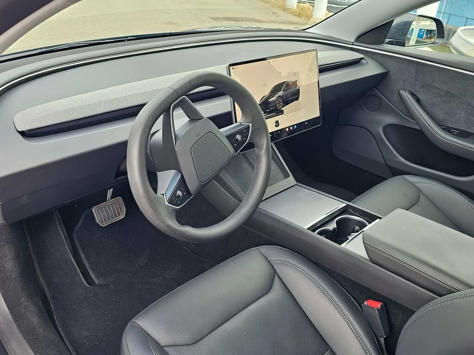 Tesla Model 3 Long Range      2025