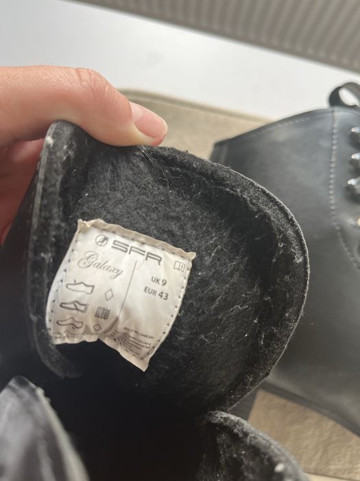 Czarne łyżwy rozmiar 43