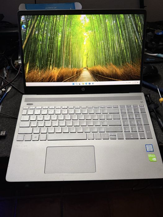 Portátil HP Pavilion 15.6” i7 8th 8GB RAM 256GB NVME Nvidia MX150 2GB