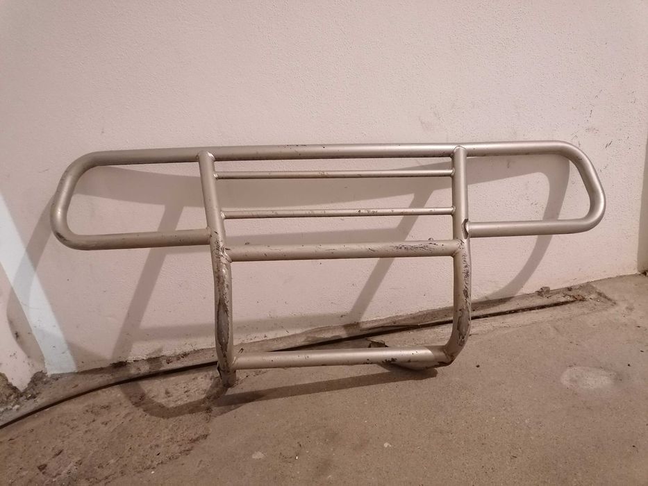 Grelha Frontal/Mata vacas Suzuki Vitara vergado/ amolegado