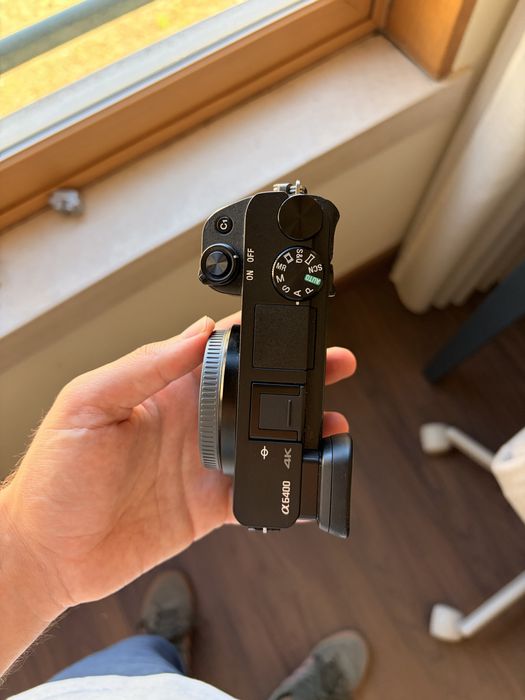 Sony A6400 (corpo) com caixa, 3 baterias e carregador