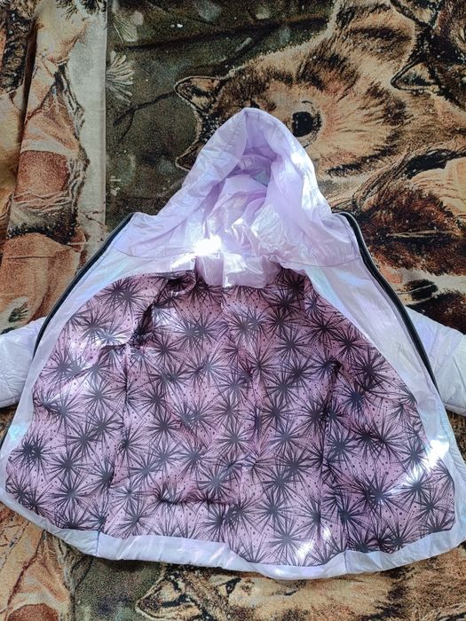 Продам демісезонна куртку фіолетового кольору 104-110р.