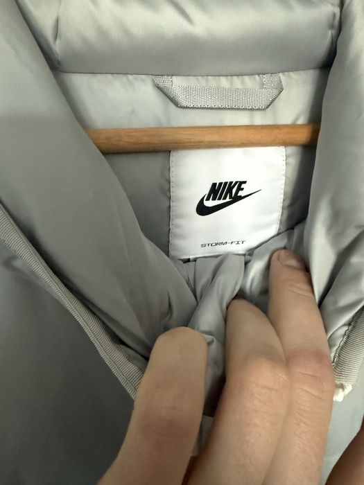 Продам курточку Nike