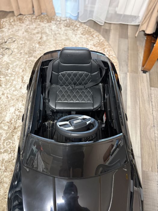 Електромобіль дитячий Audi е-tron Sportback чорний