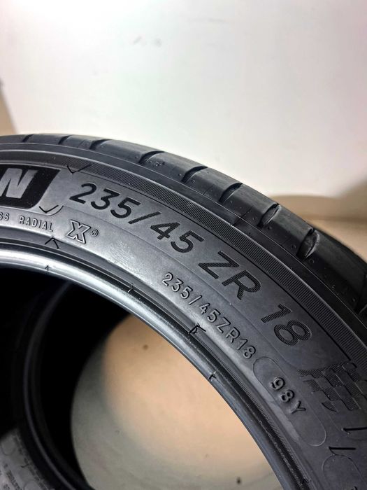 Pneus Michelin Pilot Sport 4 (Tesla) - 235/45/18 - Excelentes