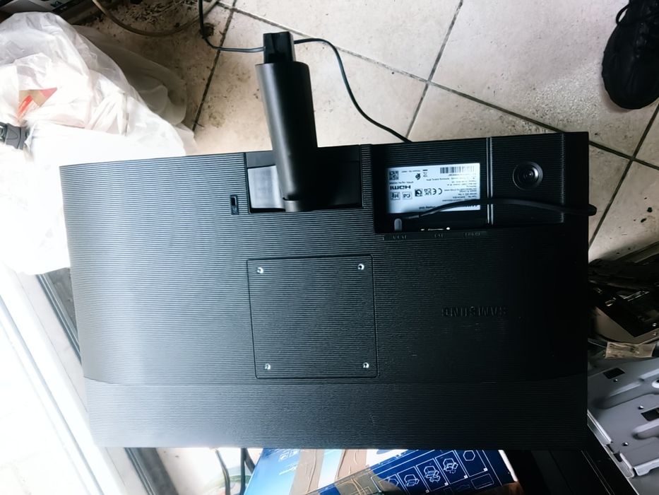 Monitor Samsung S24C312EAU matryca zbita