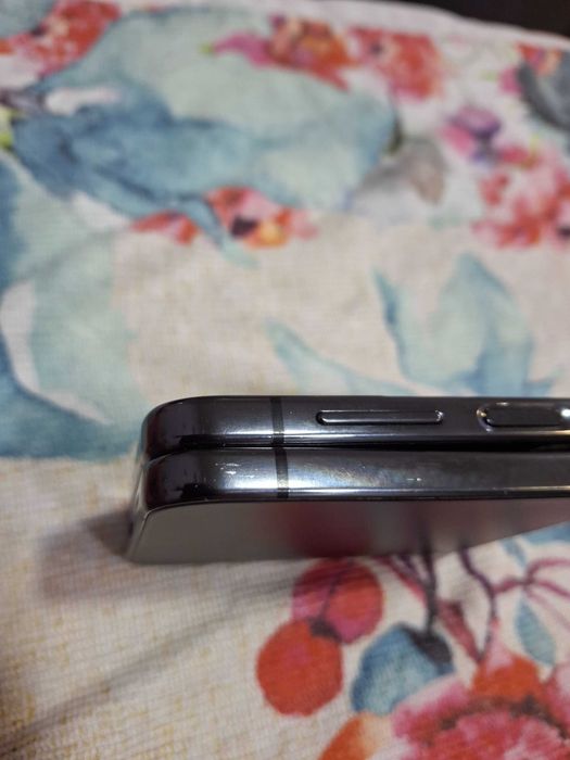 Телефон Samsung SM-F721B