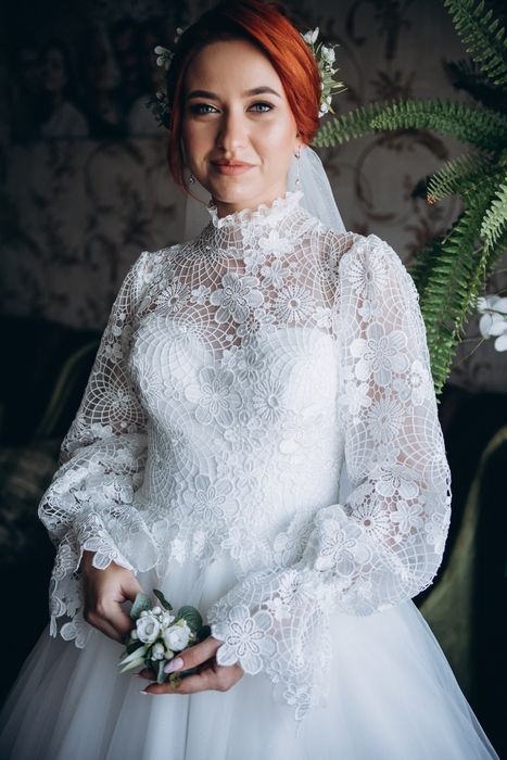 Весільна шикарна сукня