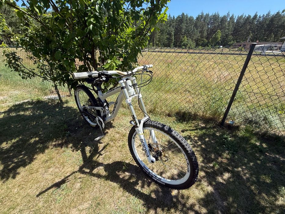 rower dh dirt sprzedam/zamienie na innego dirta moge doplacic