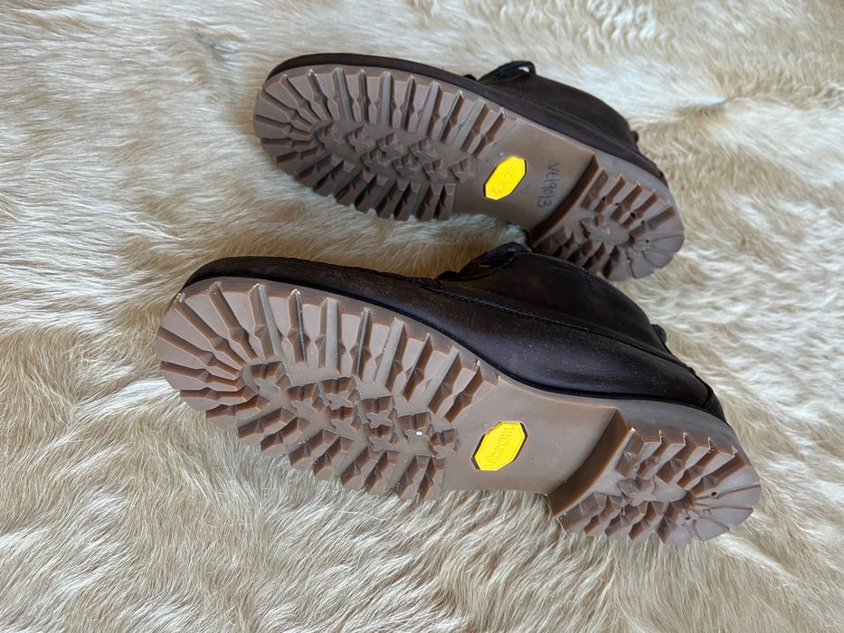 Botas Sebago em pele novas nunca usadas.