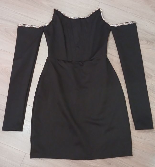 Міні- сукня з відкритими плечима