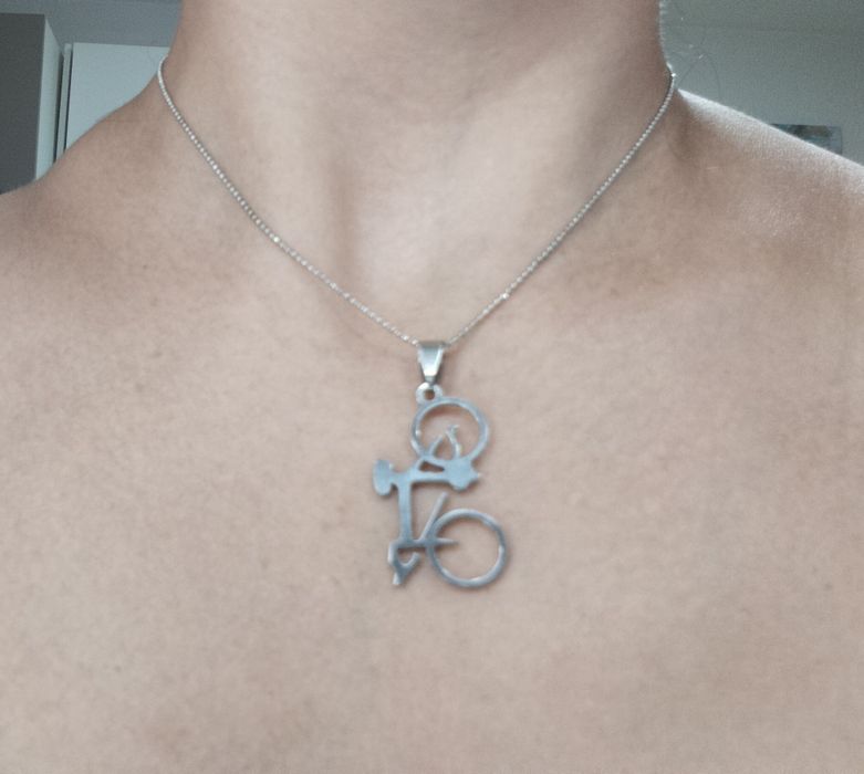 Colar com pingente de bike
