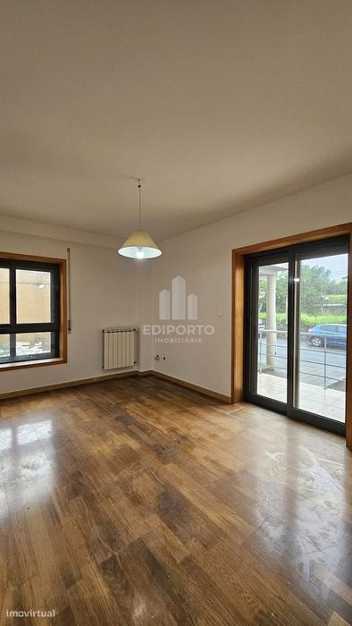 Excelente Apartamento T3 em Rio Tinto com Garagem e Varanda — Rio Tinto, Porto