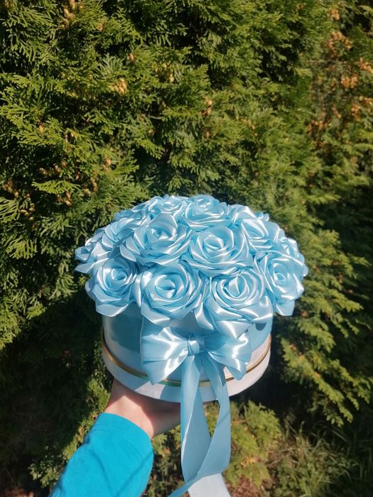 Róże z wstążki satynowej