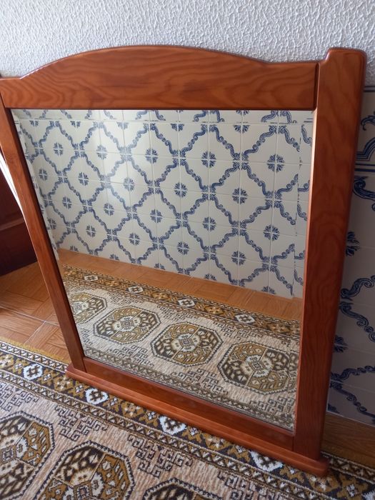Mesa cabeceira  e espelho  em pinho