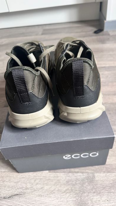 Продам Ecco  кроси