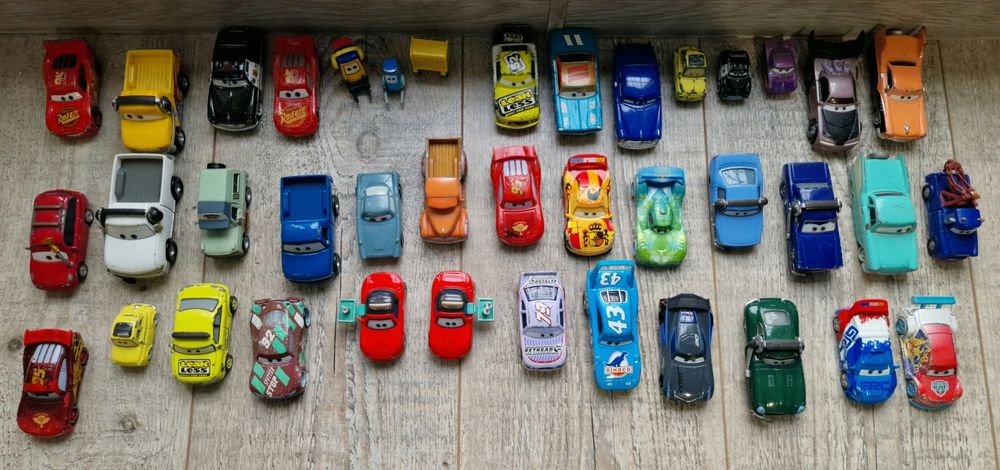 Samochodziki z serii bajki Auta i auta 2