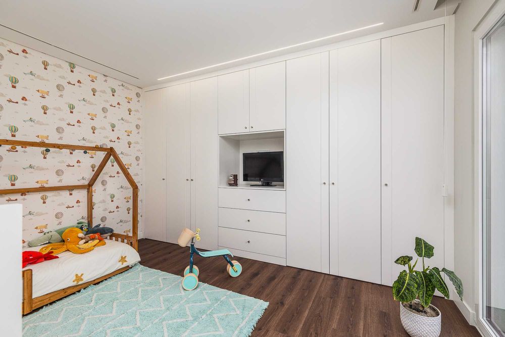 Elegância e Conforto em Azeitão — Moradia T4 Vista Desafogada