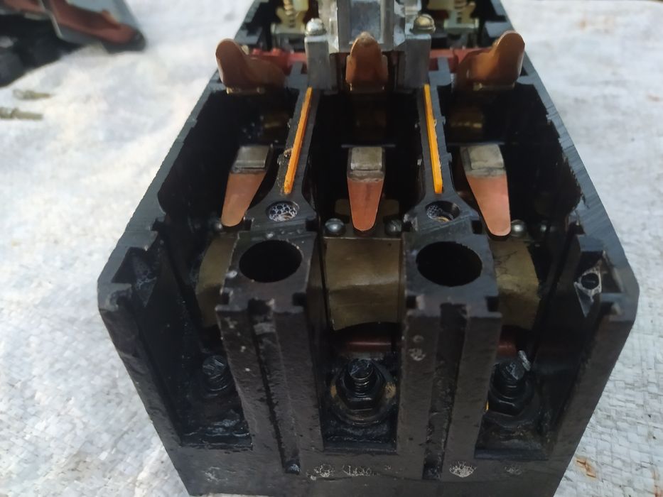 Автомат 3716 рубильник электрический.