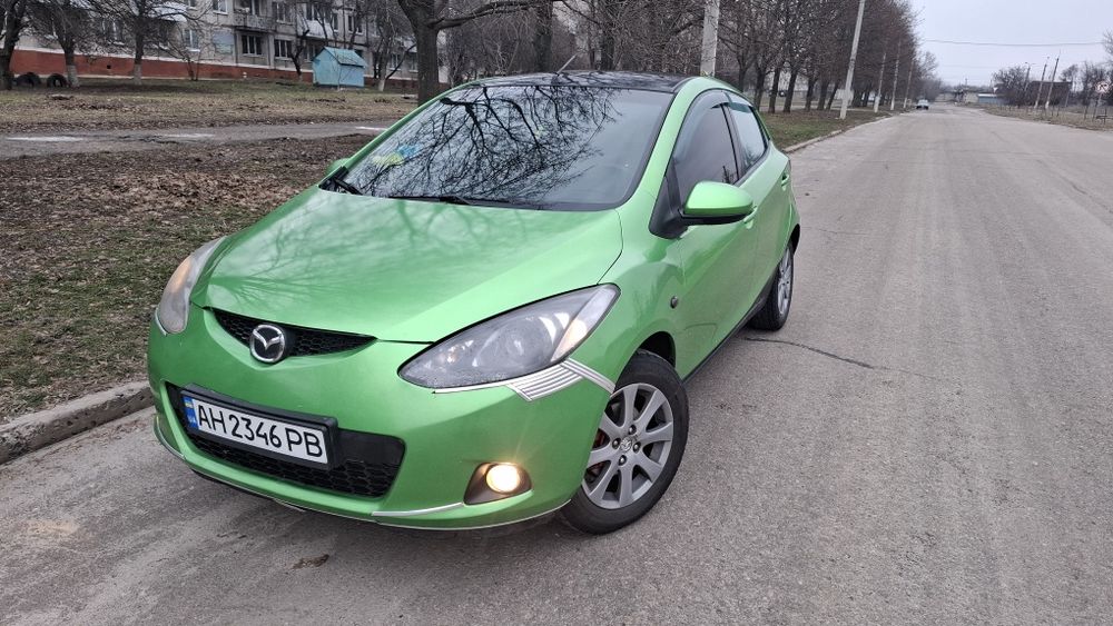 Продам машину Mazda 2