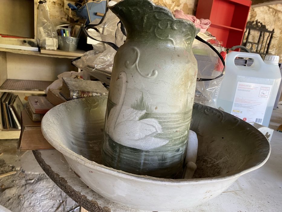 Bacia com jarro vista alegre