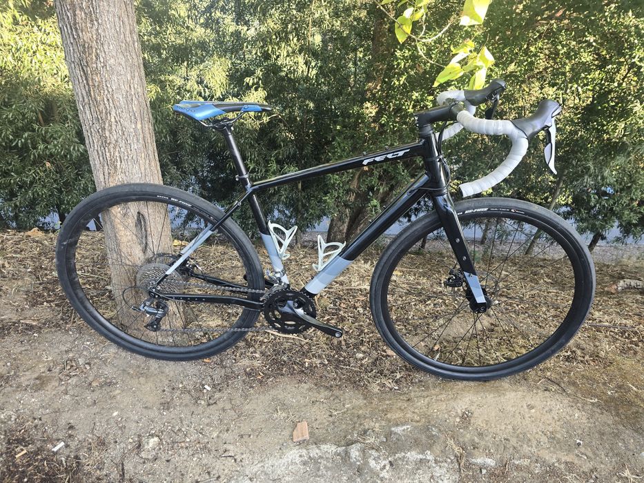 Felt de gravel  M 8x2v em bom estado
