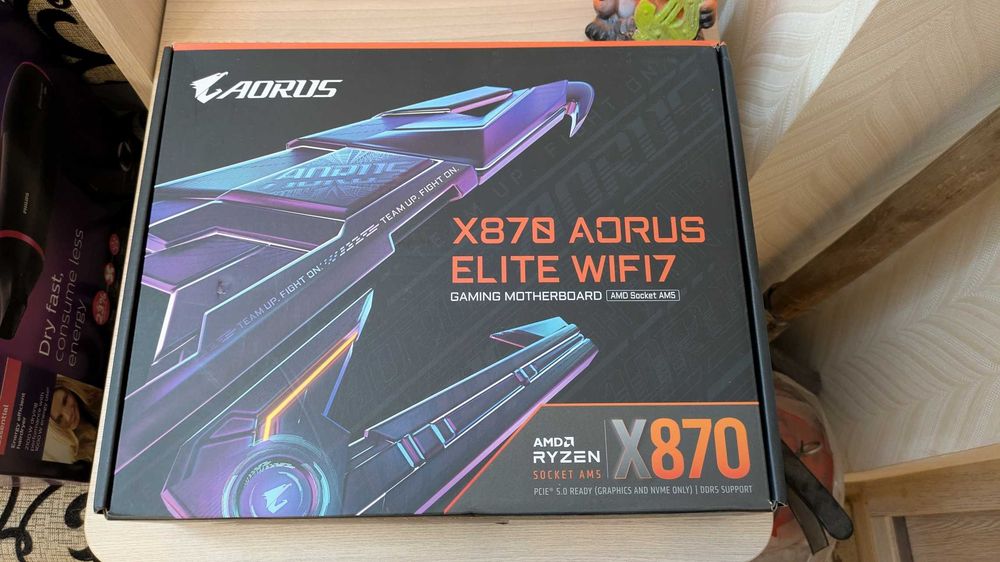 Материнська плата GIGABYTE X870 AORUS ELITE WIFI7 | AM5 AMD X870 | Ryzen 3/5/7/9 7000/8000/9000